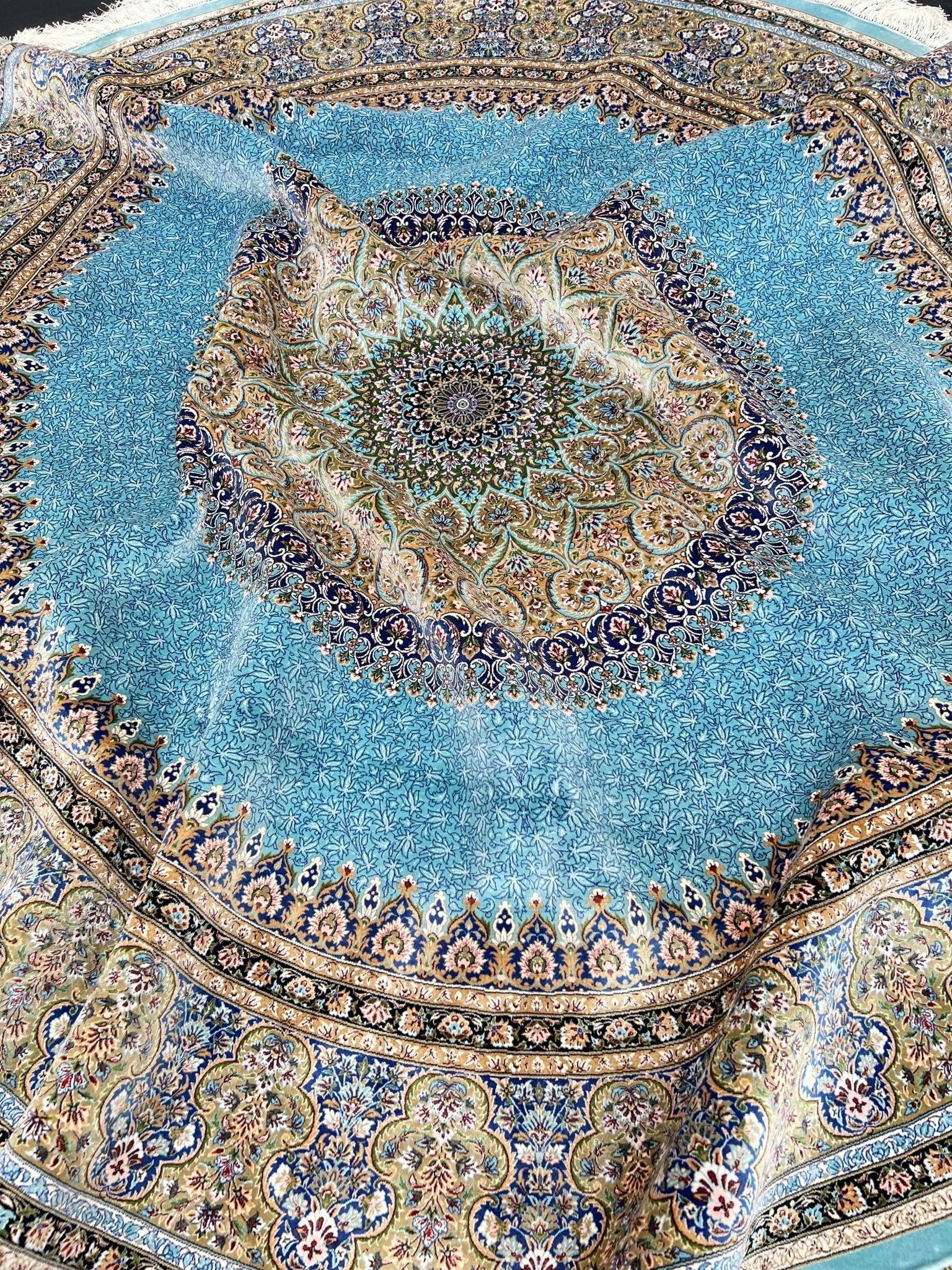 Blue Gaz Round Silk Rug