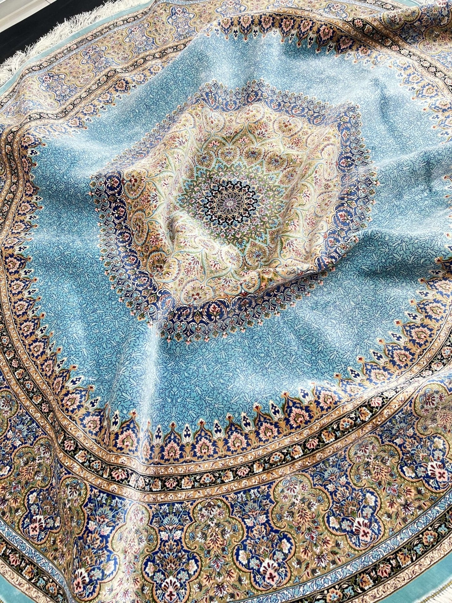 Blue Gaz Round Silk Rug